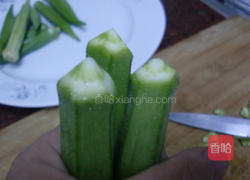 秋葵凉拌豆腐的做法图解1
