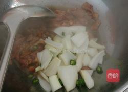 土豆片炒瘦肉的做法图解2