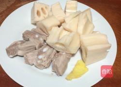 莲藕炆排骨的做法图解1