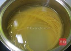 牛肉炒义面的做法图解3