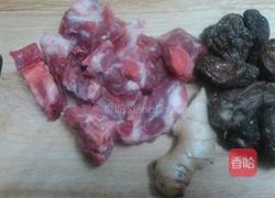 枫树菇排骨汤的做法图解1