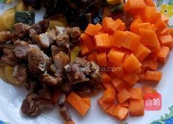皮蛋瘦肉粥的做法图解2