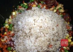 腊肠焖饭（电饭锅版）的做法图解7