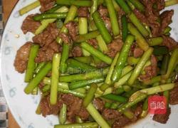 蒜薹炒肉的做法图解1