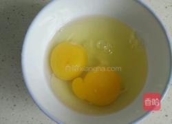 嫩蚕豆炒鸡蛋的做法图解1