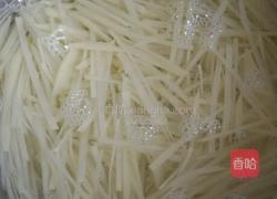 尖椒土豆丝。的做法图解1