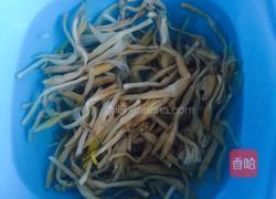 黄花菜烧排骨的做法图解1