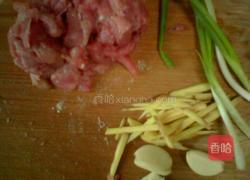 虎皮青椒炒肉丝的做法图解1