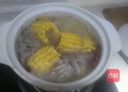 清炖羊肉玉米汤的做法图解3