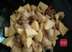 土豆烧三黄鸡的做法图解3