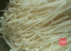 凉拌金针菇的做法图解1