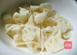 莲藕排骨汤的做法图解1