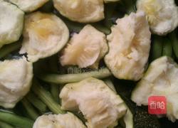 小瓜煮四季豆的做法图解2