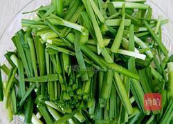 韭菜拌银鱼干的做法图解2