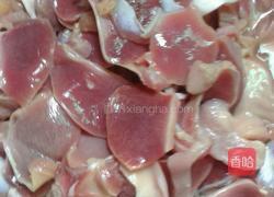 酸豆角炒鸡珍的做法图解1