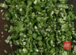 辣椒炒鸡蛋。的做法图解1