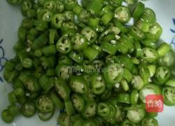 辣椒炒肉的做法图解1
