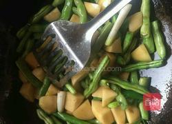 土豆炖豆角的做法图解4