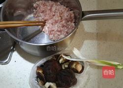 香菇肉丸子的做法图解1