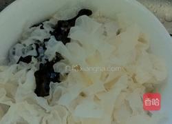 凉拌银耳的做法图解1