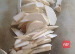 杏鲍菇炒肉的做法图解1