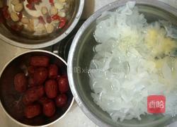银耳莲子羹的做法图解2