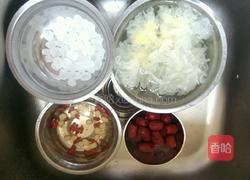银耳莲子羹的做法图解3