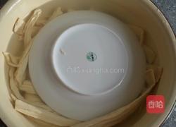 爽口凉拌腐竹的做法图解1