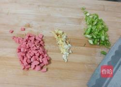 黄瓜火腿蛋炒饭的做法图解3