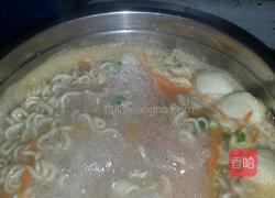 肉丸煮面条的做法图解4