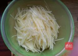 椒香土豆丝的做法图解1