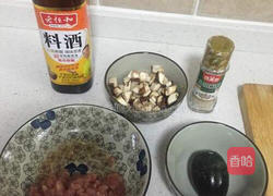 香菇皮蛋瘦肉粥的做法图解1