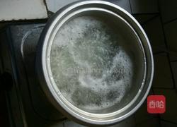 皮蛋胡萝卜瘦肉粥的做法图解1