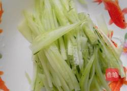凉拌黄瓜豆片的做法图解1