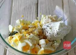 Greek Yogurt 鸡蛋沙拉三明治的做法图解1