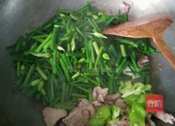 青椒韭菜苔炒肉片的做法图解2