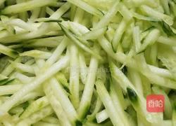 黄瓜炒虾仁的做法图解2