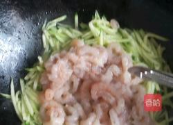 黄瓜炒虾仁的做法图解3