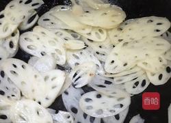 牛肉炒嫩莲藕的做法图解5