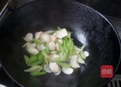 百荷炒芹菜的做法图解5