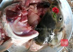 鱼肉炖豆腐的做法图解1