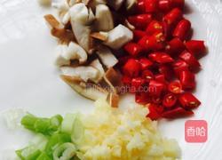 香菇蒜汁秋葵的做法图解3