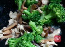 西兰花香菇炒瘦肉的做法图解10