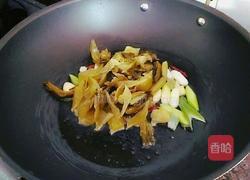 酸菜鲶鱼的做法图解5