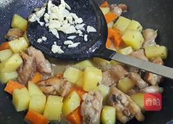 土豆烧鸡翅的做法图解7