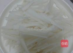 酸辣萝卜鱼的做法图解1