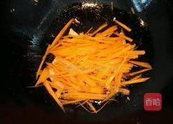 荷兰豆胡萝卜炒瘦肉的做法图解4