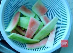 瘦肉丝炒西瓜翠衣的做法图解2
