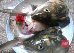 鱼头豆腐汤的做法图解1