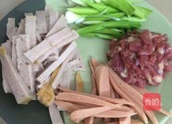 炒河粉的做法图解1